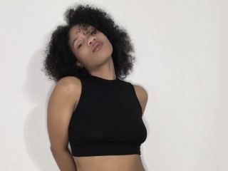 AixaEmber606 profilbild på webbkameramodell