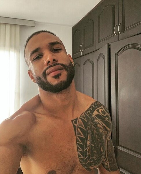 Performer AdamGrays Photo 2