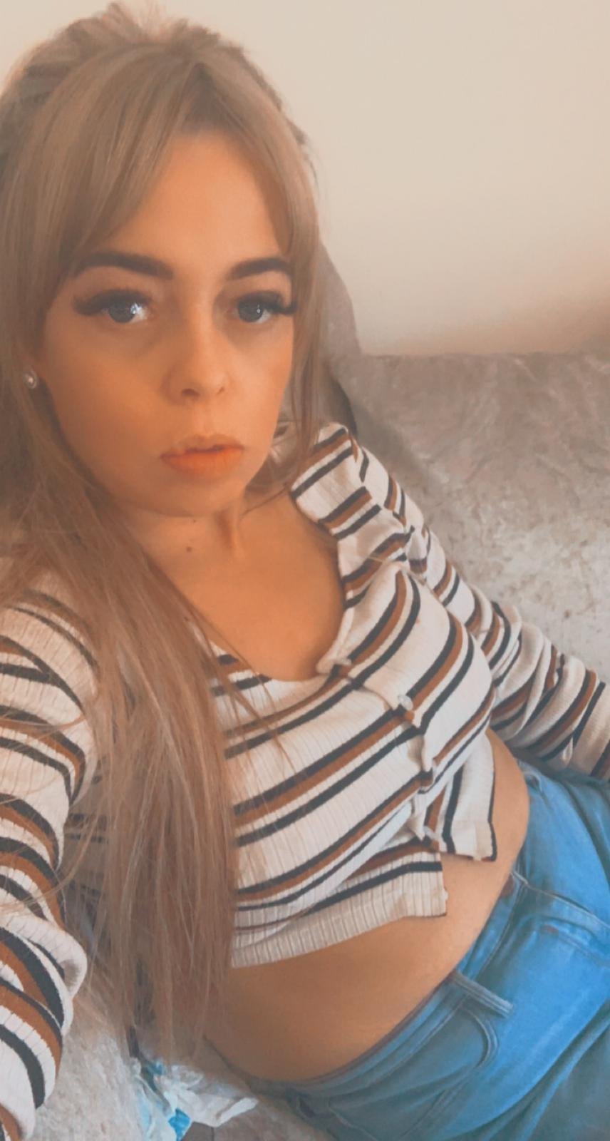 Artist Unfaithful_Housewife Foto 4