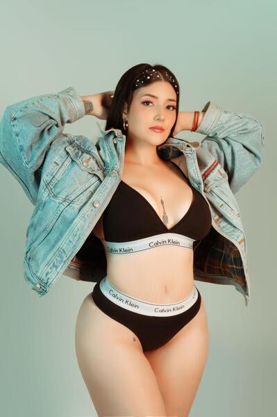 Performer RoxanaAngel Photo 3