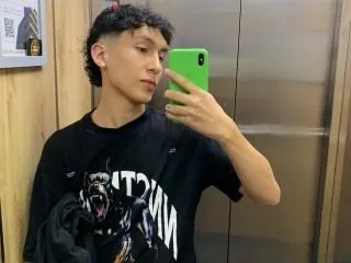 Image de profil du modèle de webcam DanyRoos