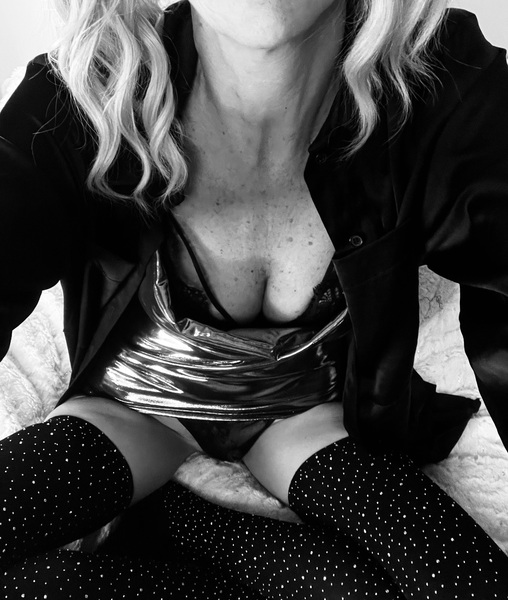 Performer LucindaUK Photo 2