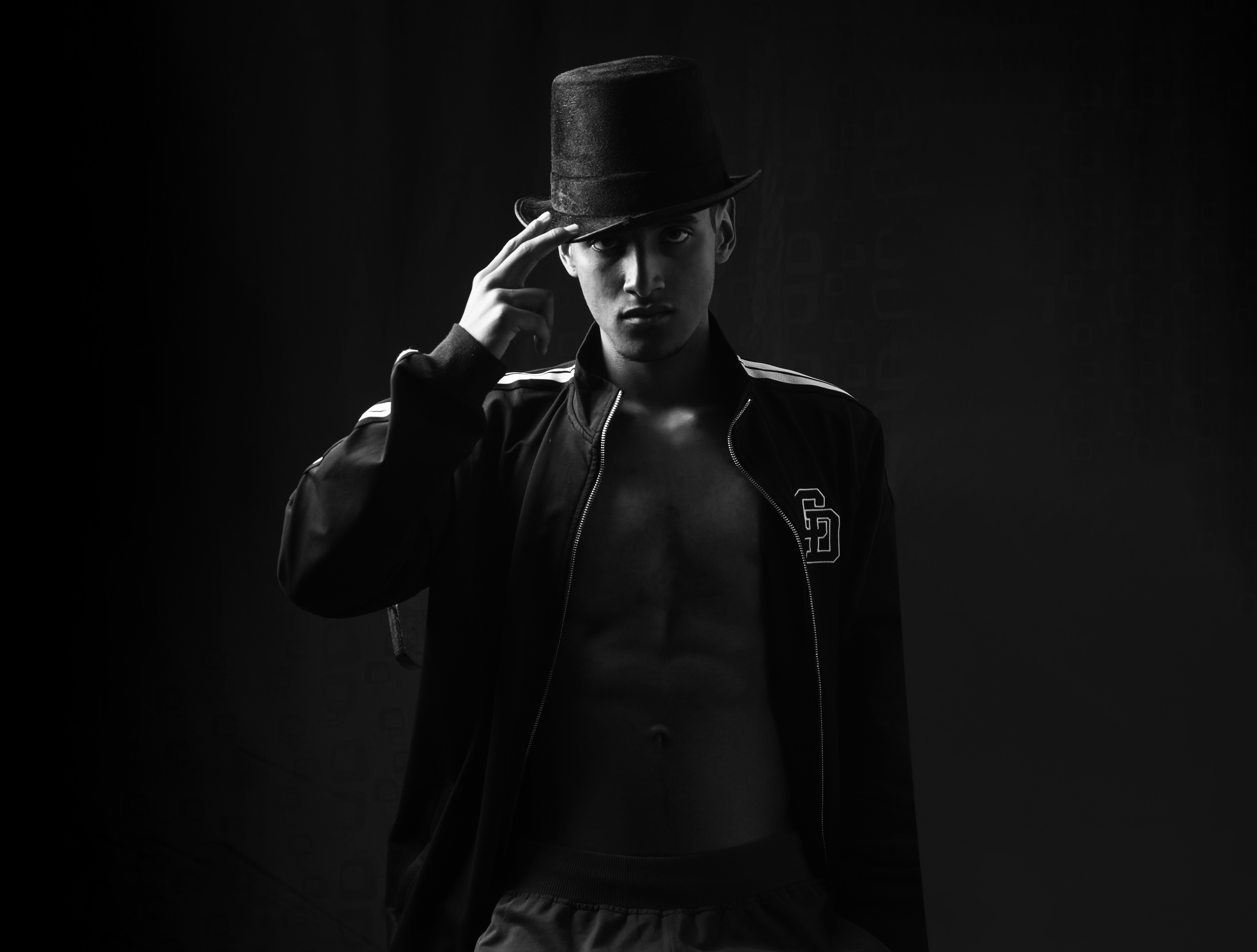 Performer TommmyFury Photo 10