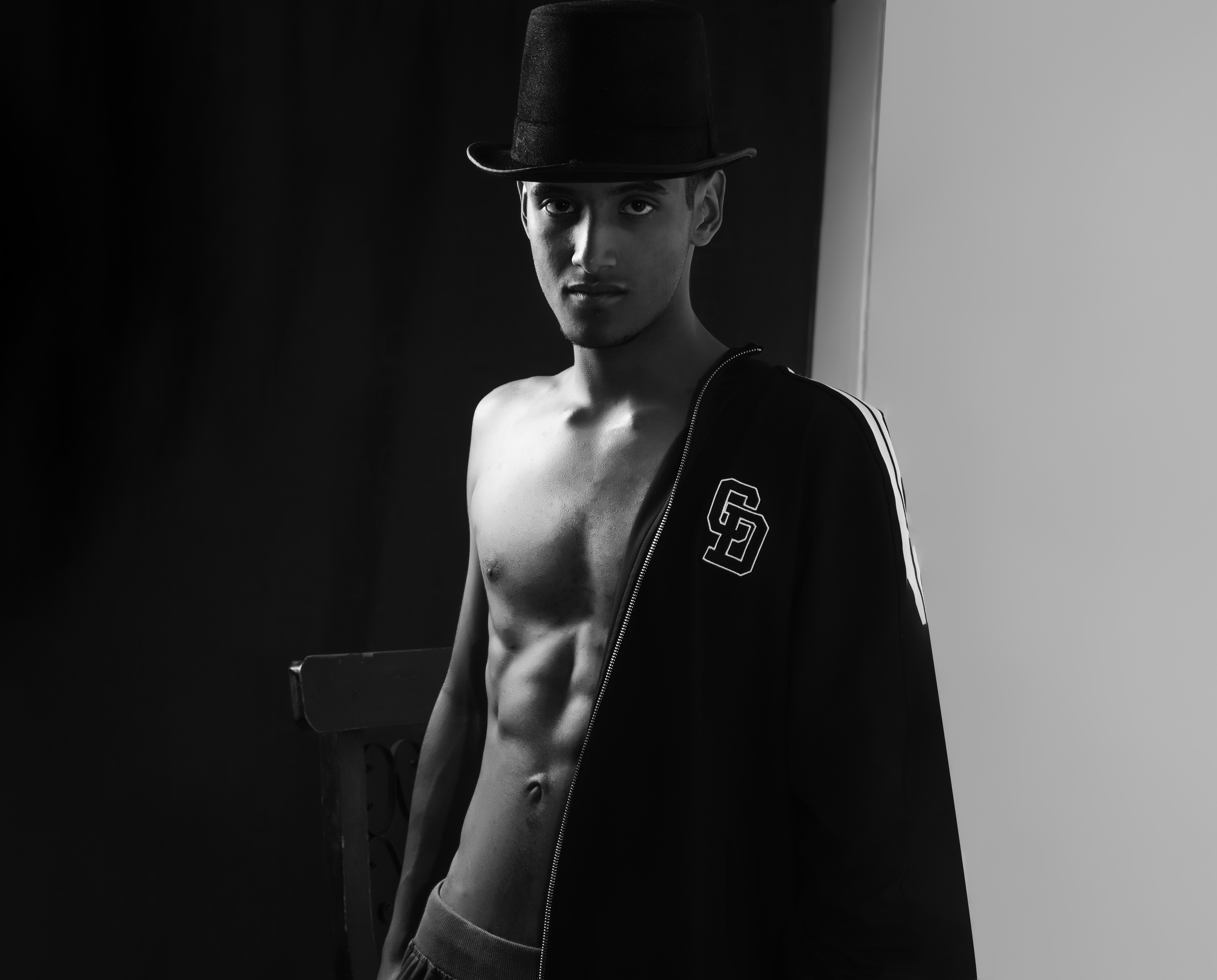 Performer TommmyFury Photo 5