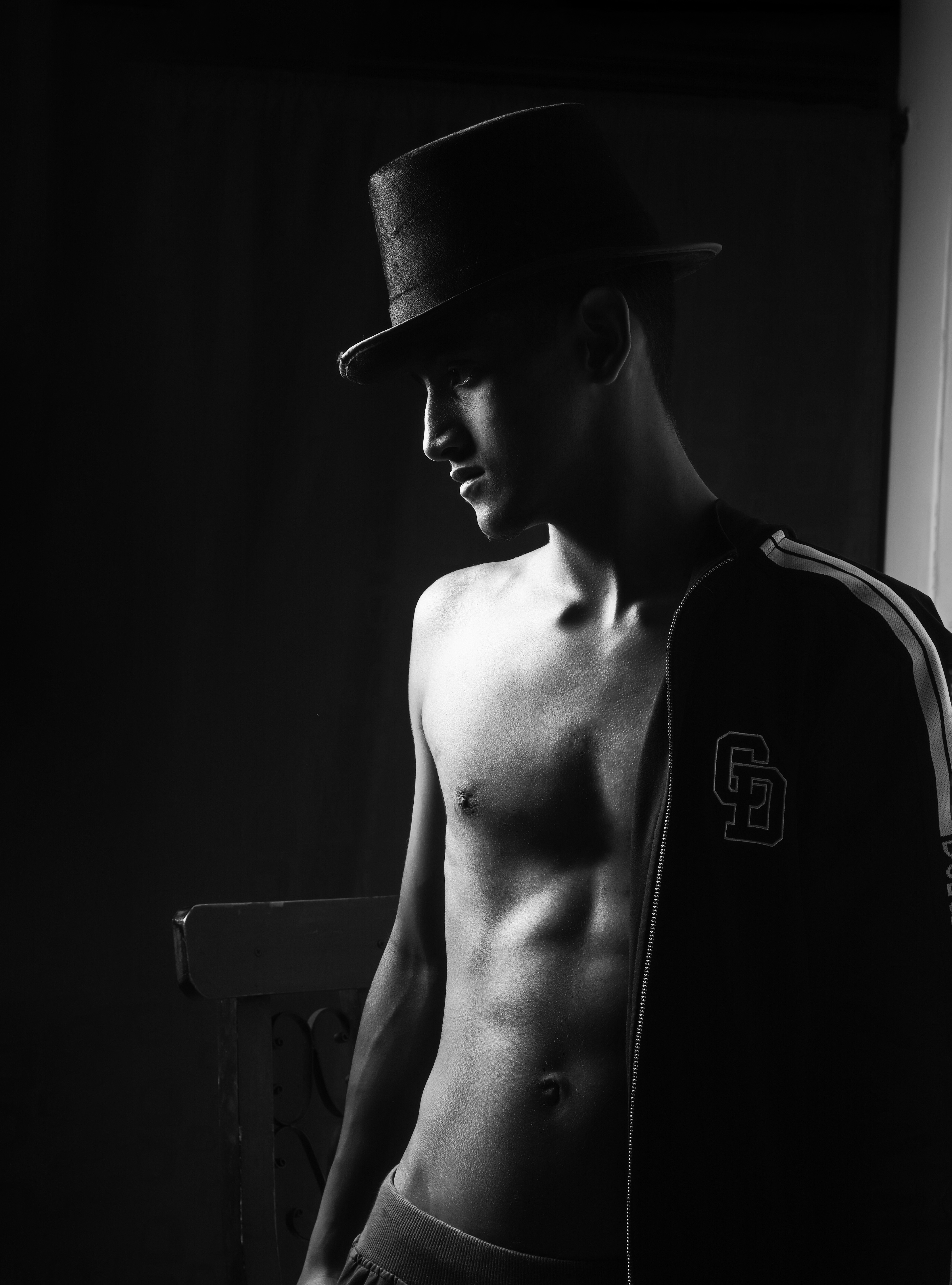 Performer TommmyFury Photo 8