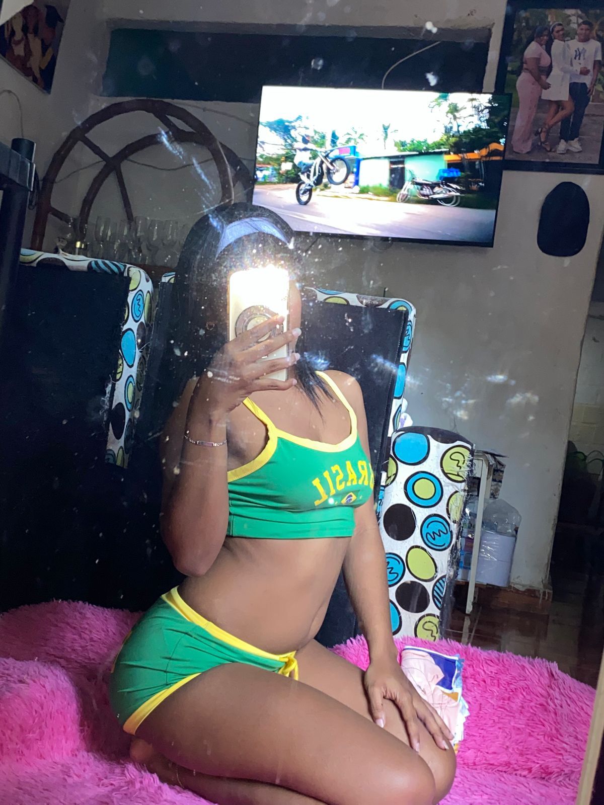 Interprète sneakinme Photo 8