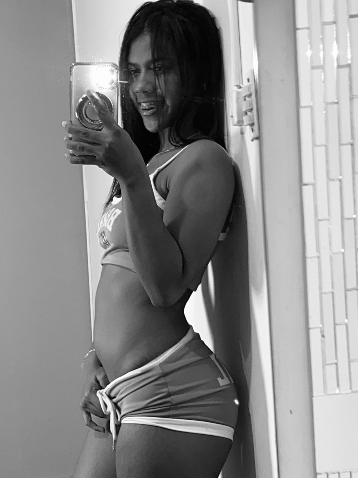 Interprète sneakinme Photo 3