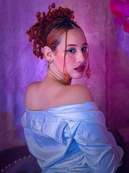 Interprete NamiCurls Foto 2