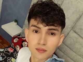 AdryanTomas cam model profile picture 