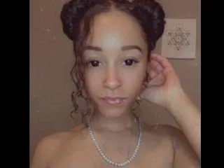 Image de profil du modèle de webcam SaylaFaeX