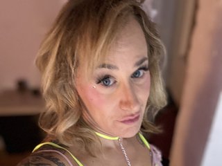 Katiethemuse profielfoto van cam model 