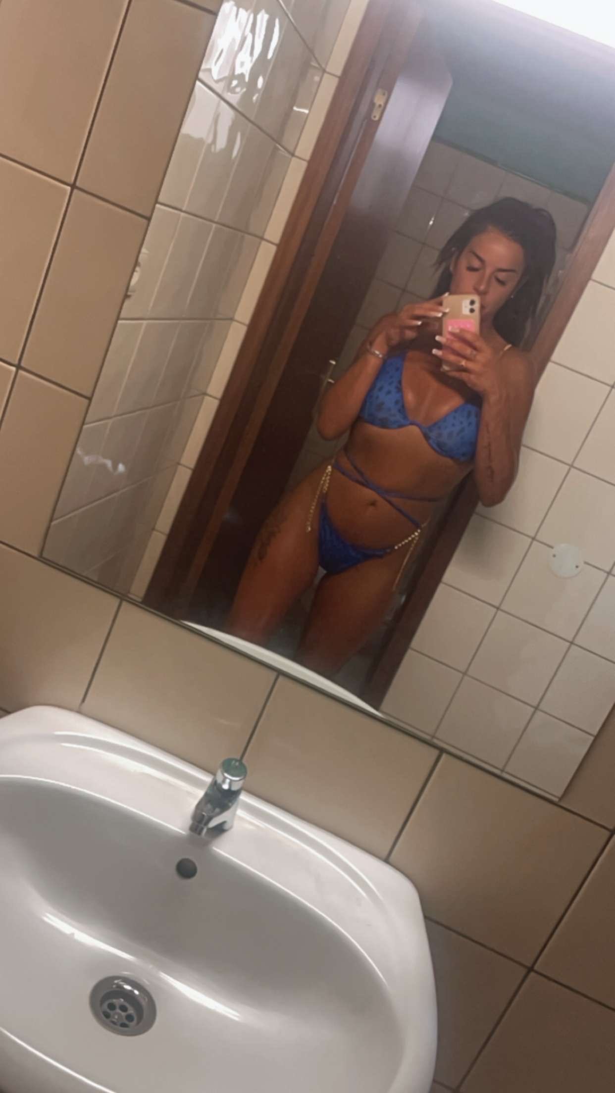 Performer Naughty_Crystal Photo 9