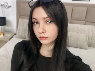 Crelly cam model profile picture 