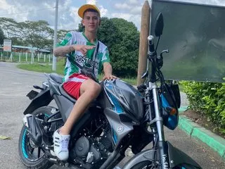 Foto de perfil de modelo de webcam de lukyanox