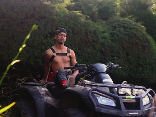 Latin_bigcrazy cam model profile picture 