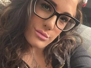 Imagen de perfil de modelo de cámara web de BustyMilfTanya