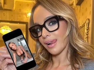 Imagen de perfil de modelo de cámara web de VIRGINIECAPRICE