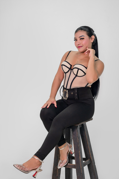 Performer Antoneet Photo 3