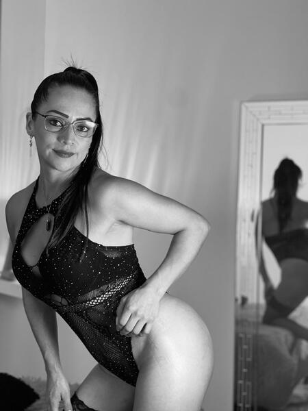 Performer KatheTompson Photo 7