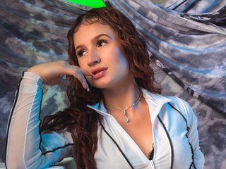Image de profil du modèle de webcam AdelaineBestt