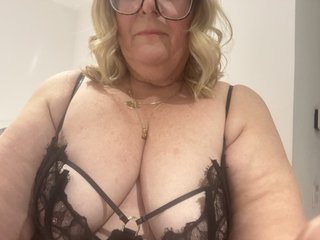 MoistCurvyChanel profielfoto van cam model 