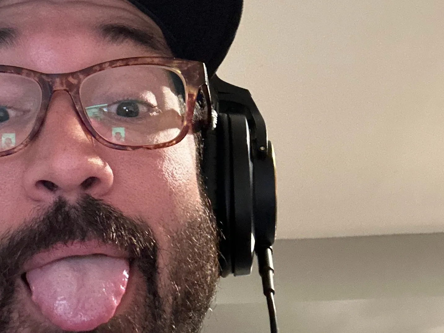 Performer Oh_Wow Photo 1