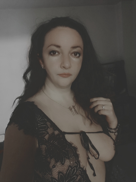 Performer Irihna Photo 8