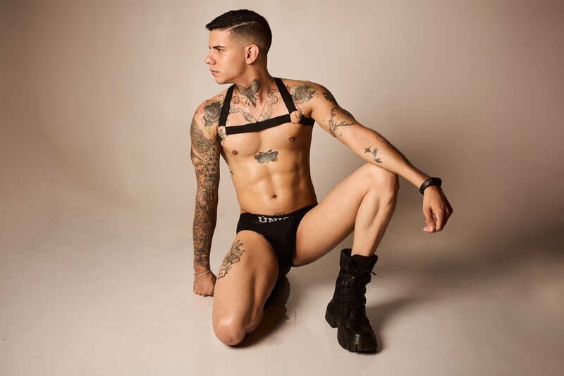 Performer DannStrong Photo 3