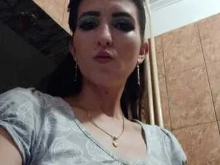 Imagen de perfil de modelo de cámara web de Jullyisa