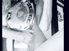 MickiMoxley immagine del profilo del modello di cam