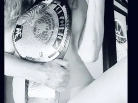 MickiMoxley cam model profile picture