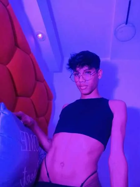 Performer Jonas_Hill Photo 12