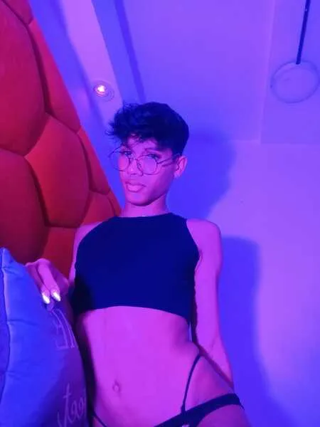 Performer Jonas_Hill Photo 9