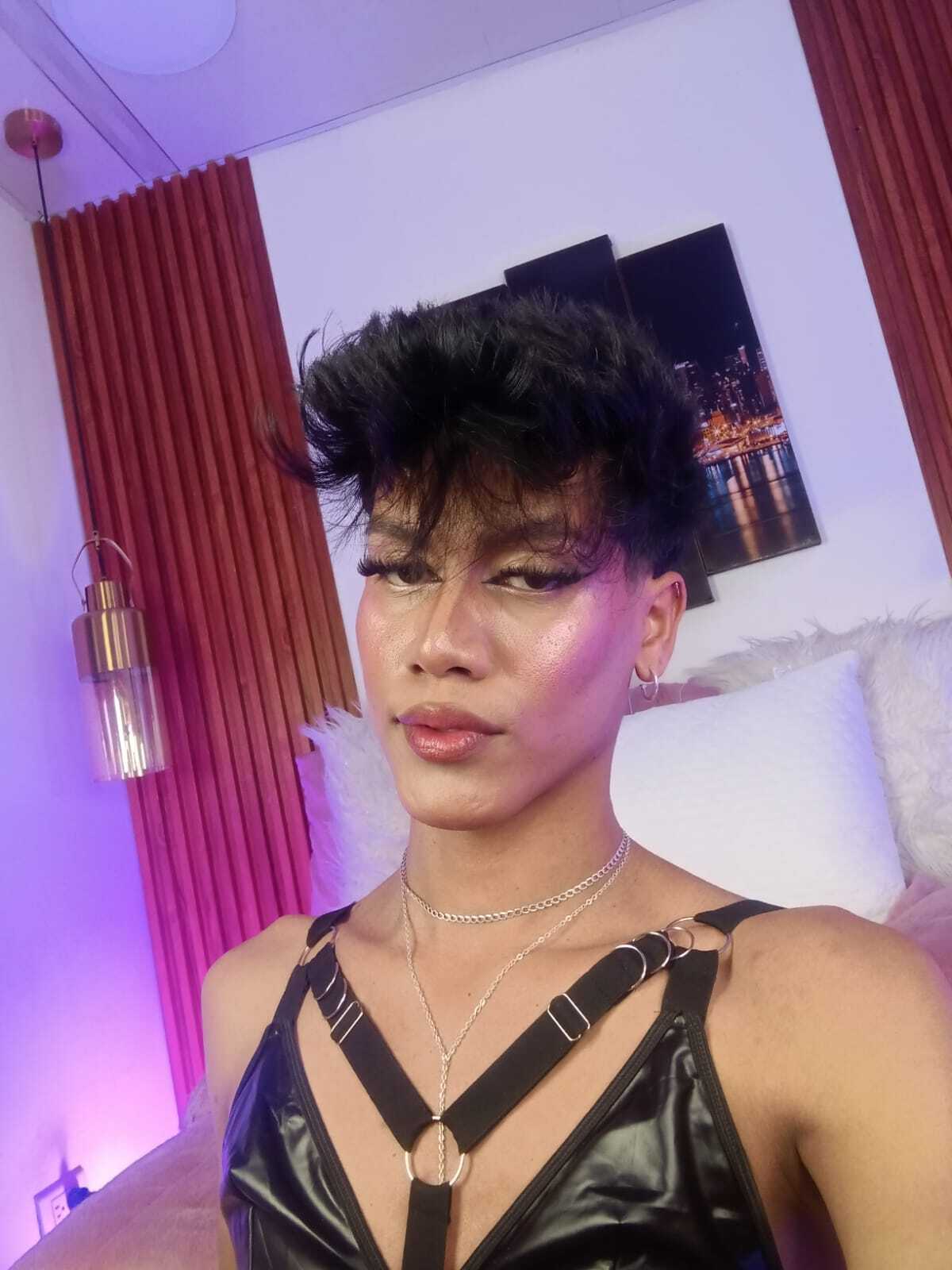 Performer Jonas_Hill Photo 6