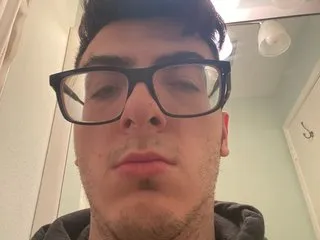 Image de profil du modèle de webcam Financebro