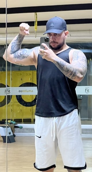 Performer ChrisLeonee Photo 4