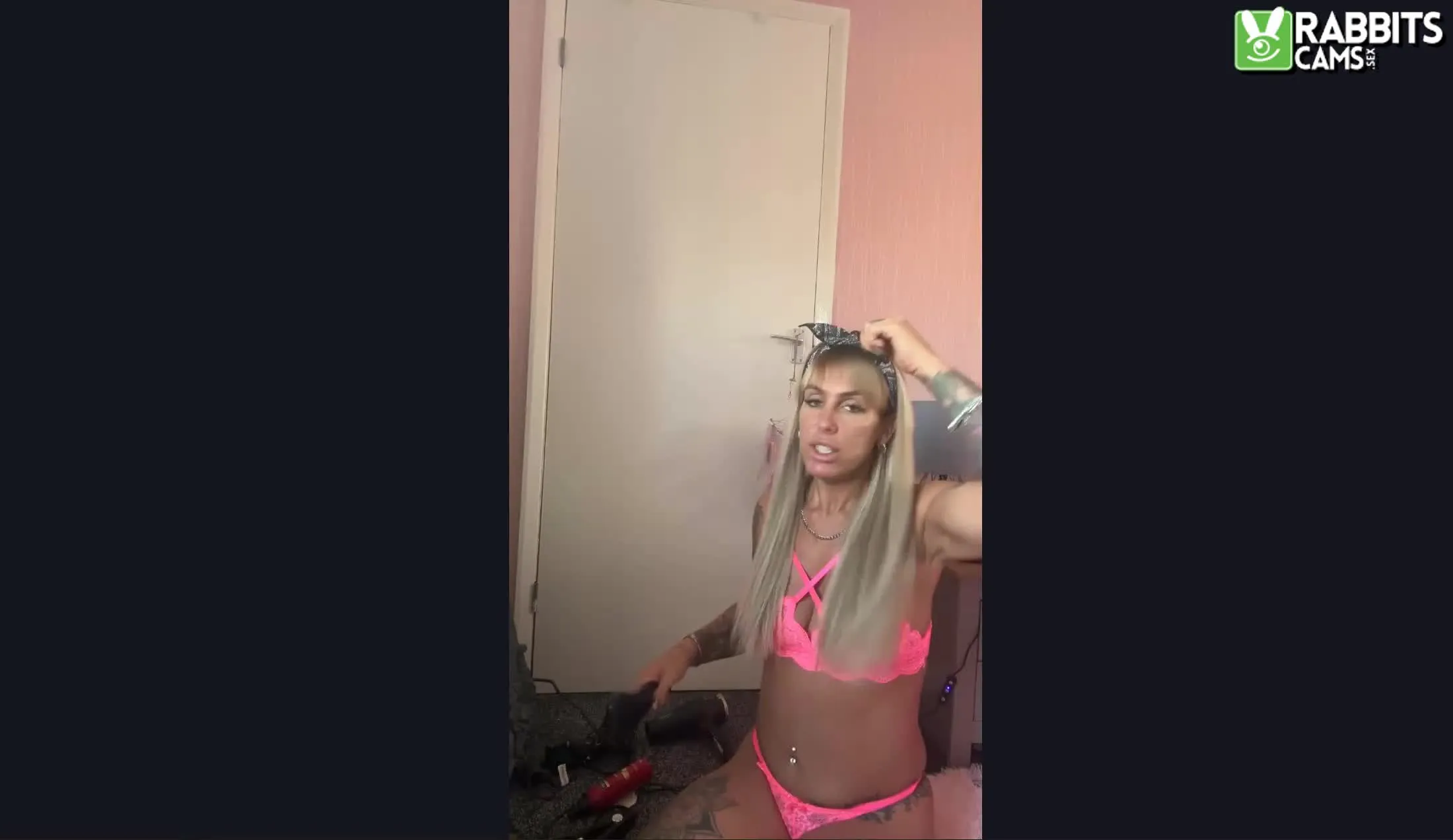 Performer PoppyIngal Video 1