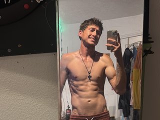 Alecurclit profielfoto van cam model