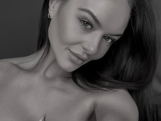 Image de profil du modèle de webcam Lunaa_Raee