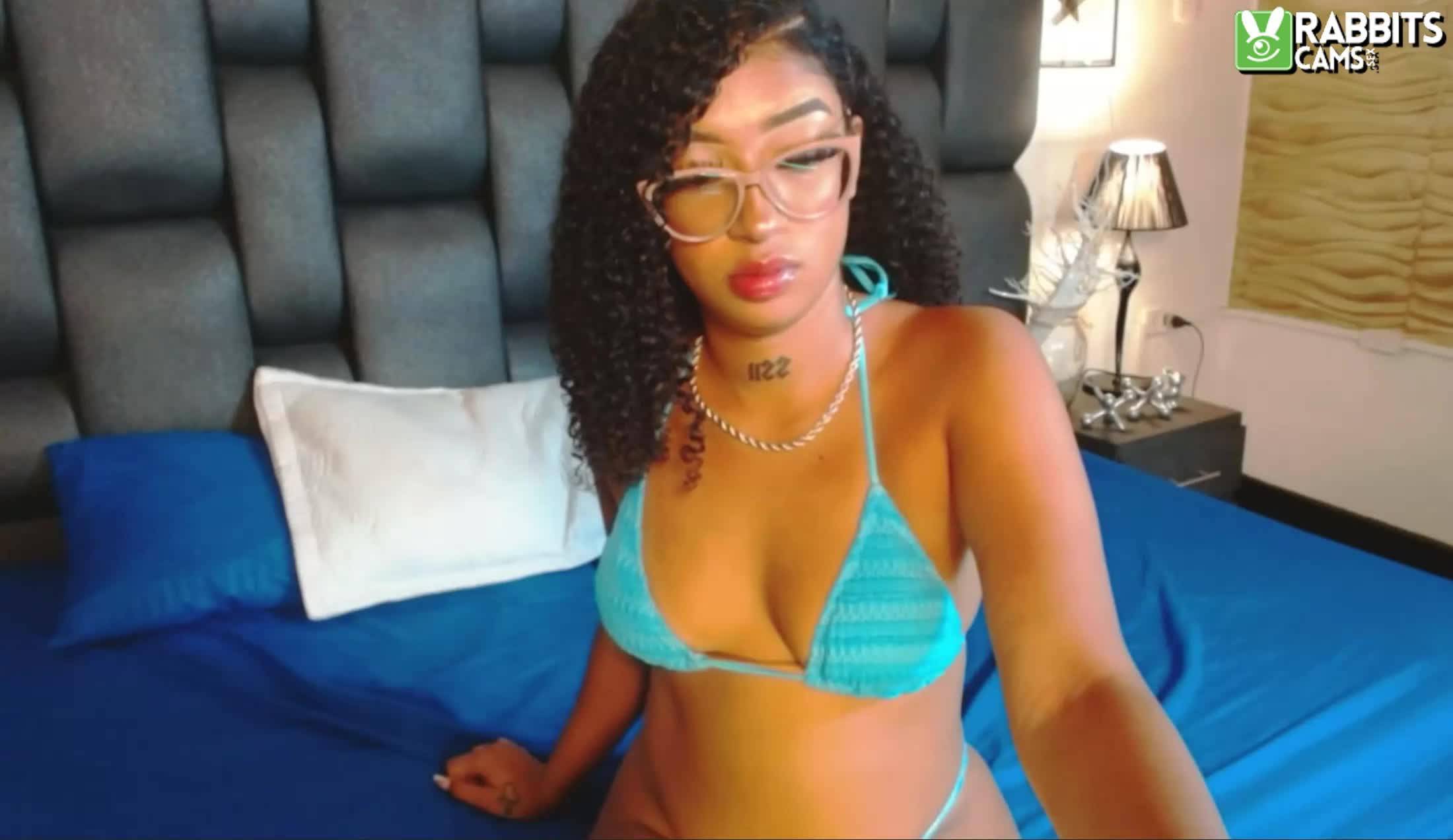 Artista Sophie_Black Video 1