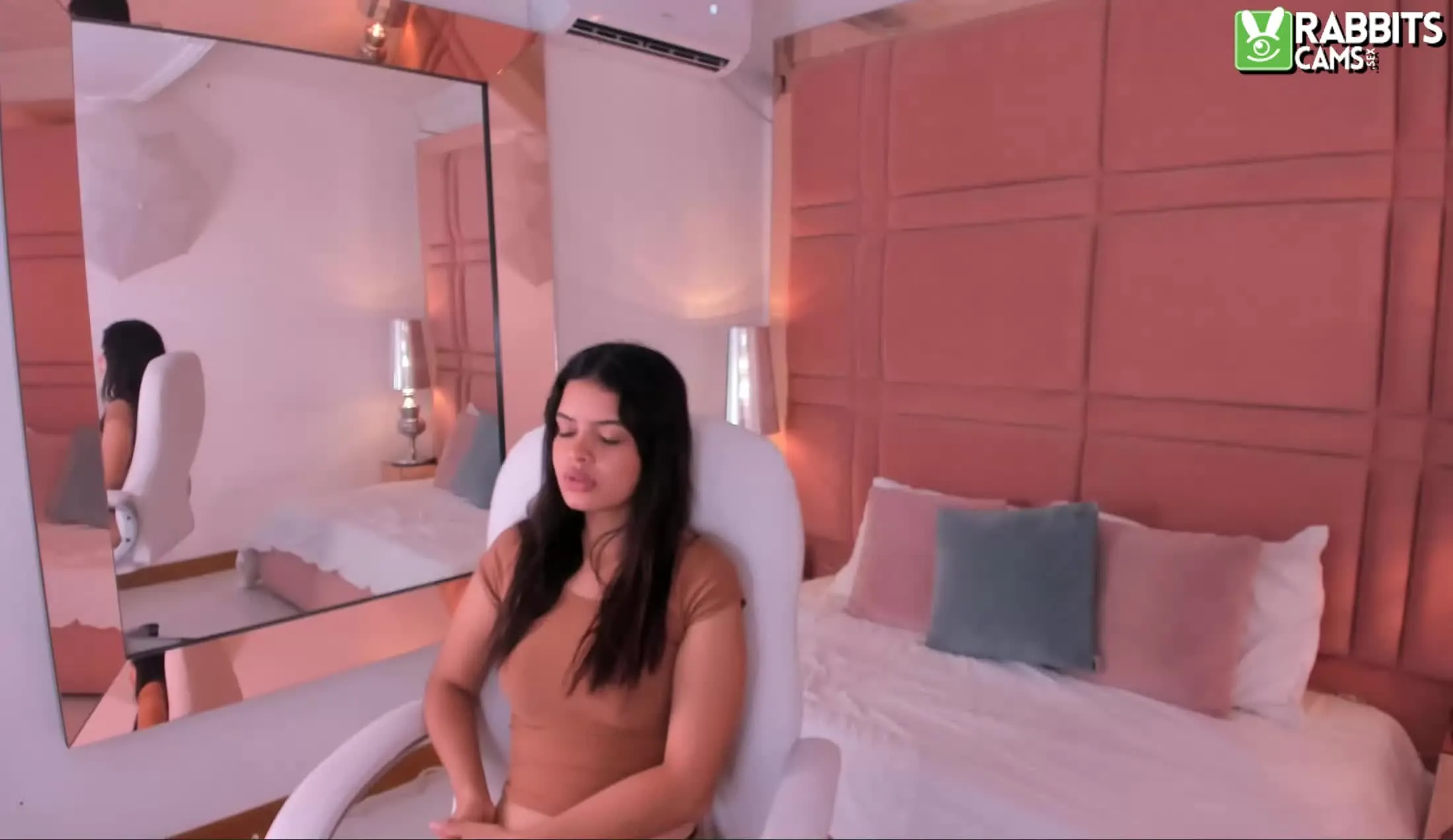 Artist Emilly_Shine Video 1