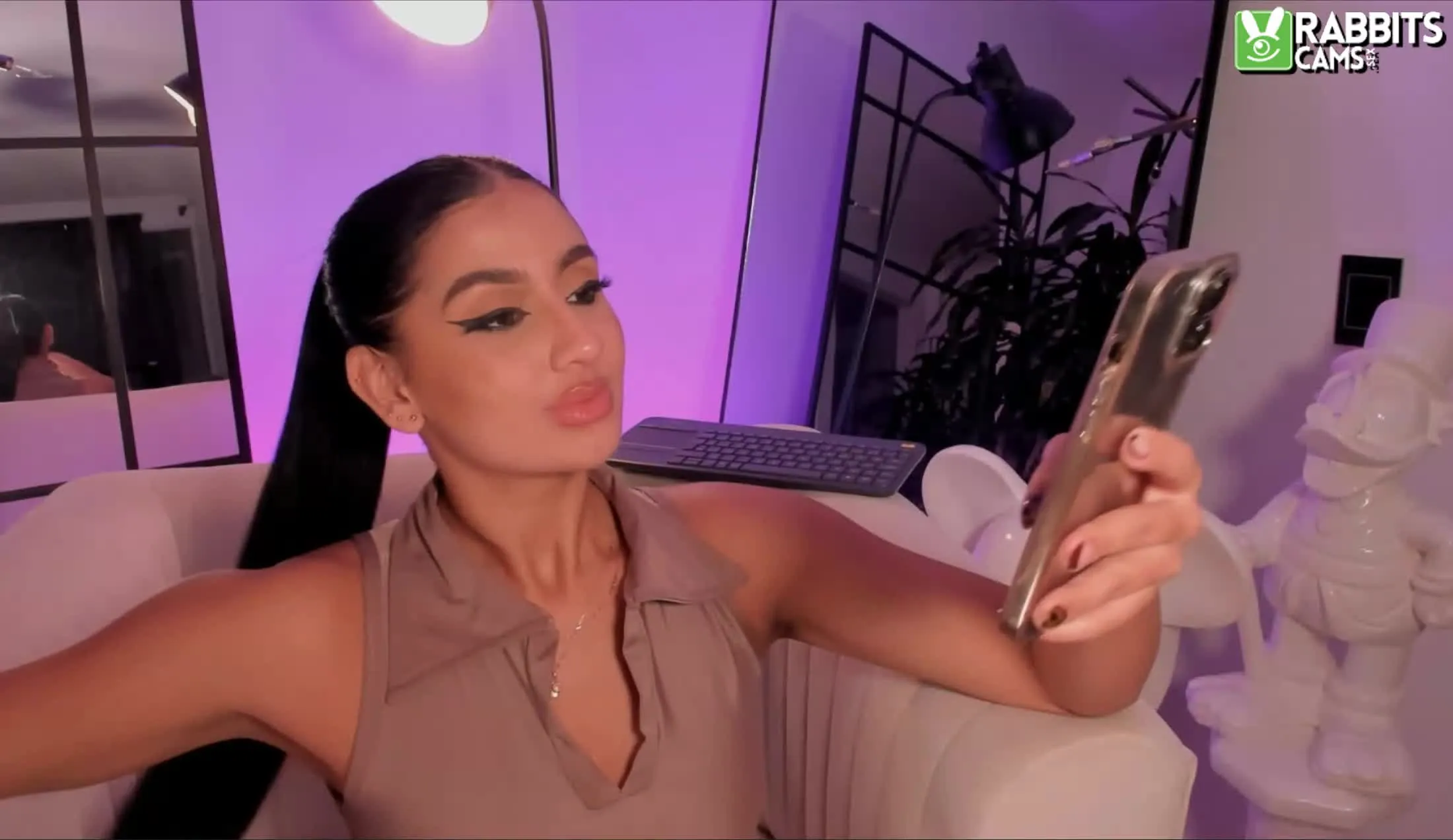 Performer Nina_Cravizz Video 1