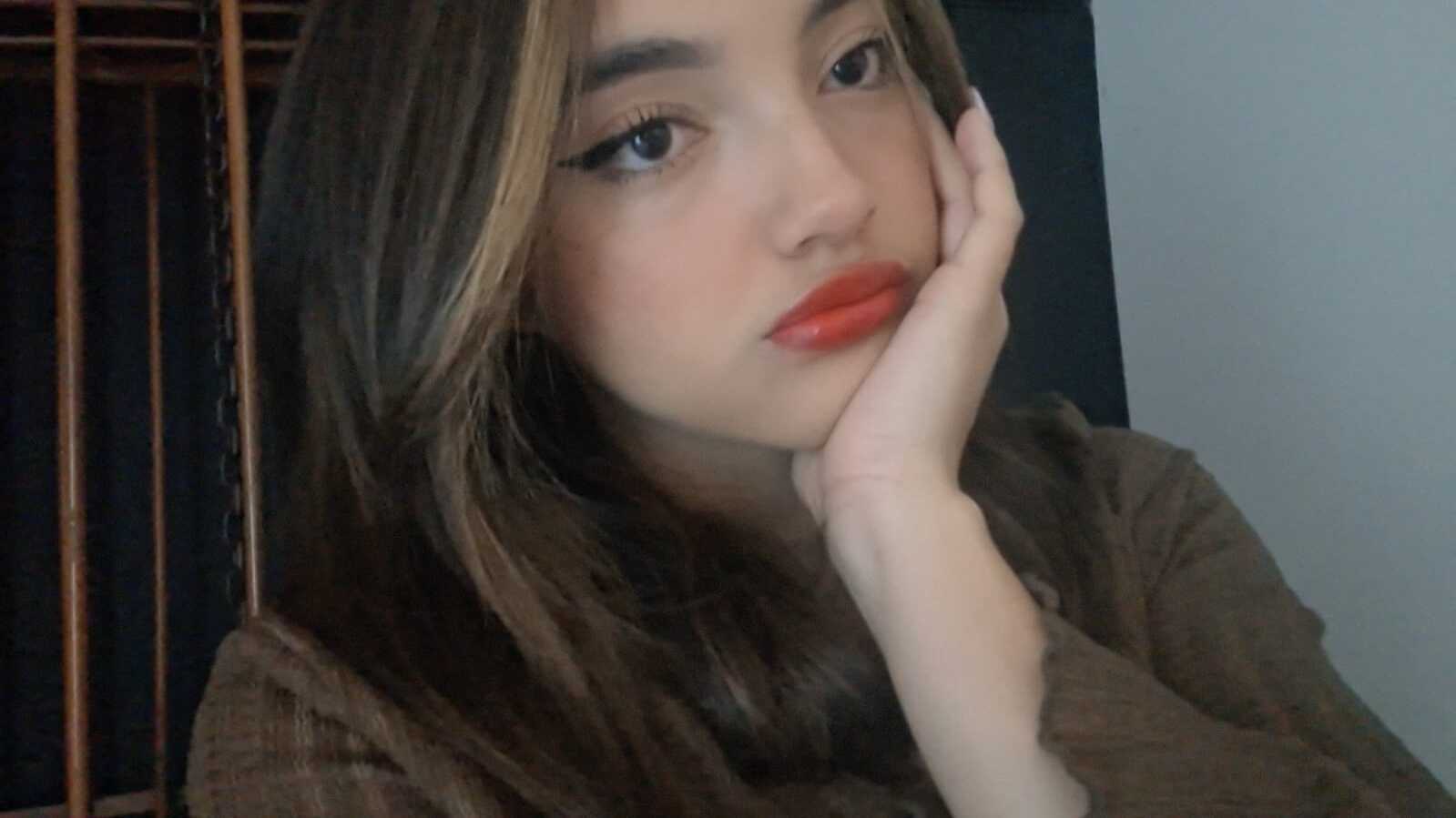 Performer Victoriaa2Doll Photo 3