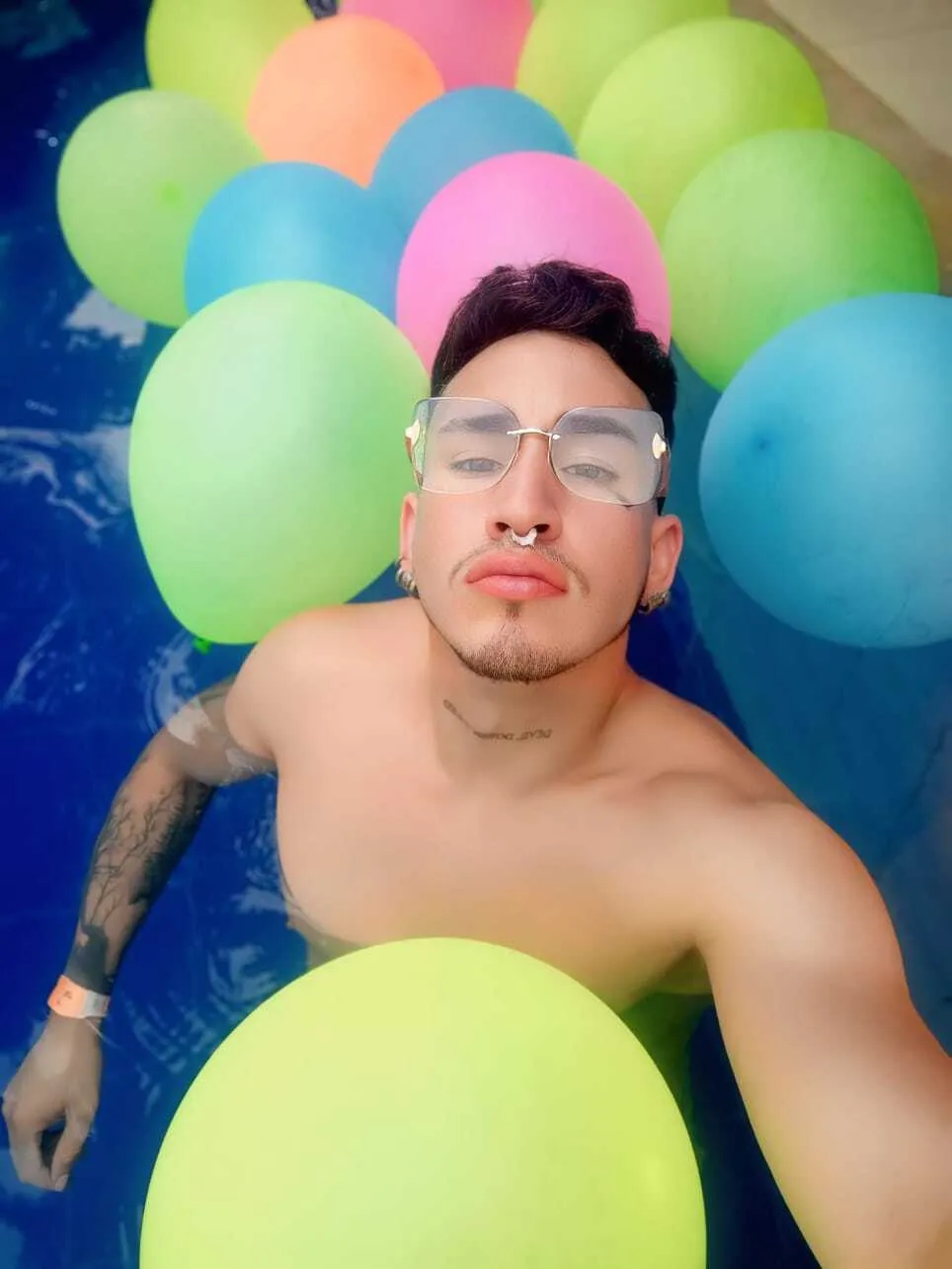 Performer Swinger_Couplee Photo 12