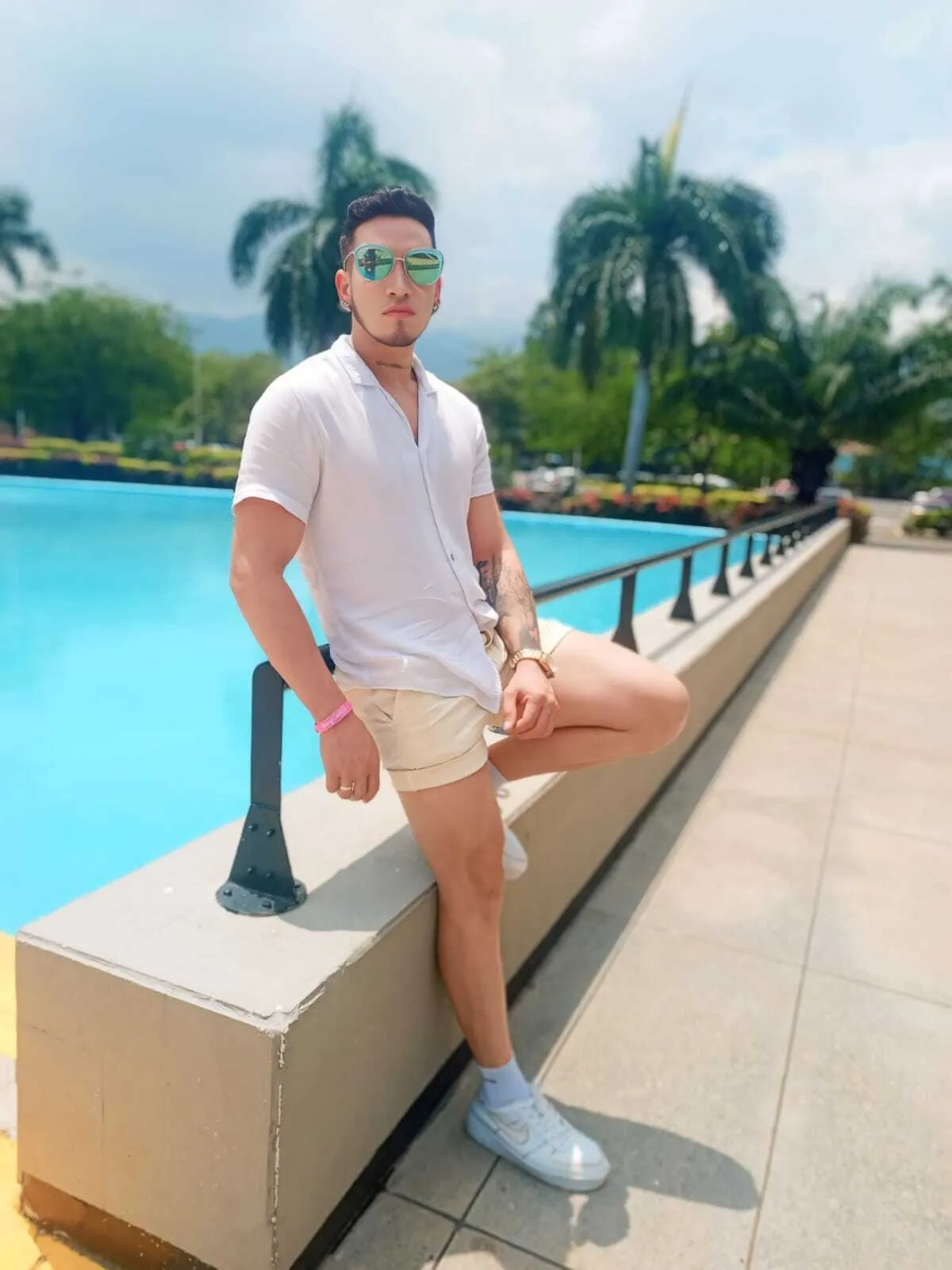 Performer Swinger_Couplee Photo 1