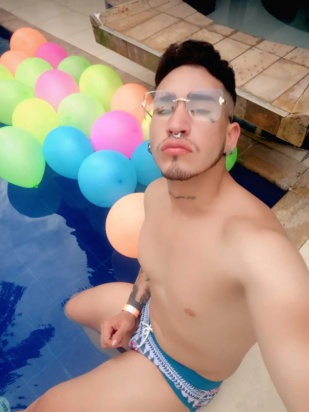 Performer Swinger_Couplee Photo 9