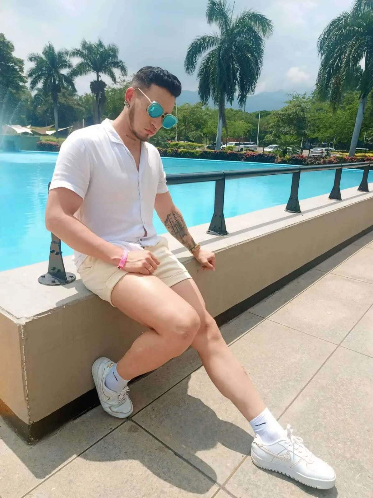 Performer Swinger_Couplee Photo 7