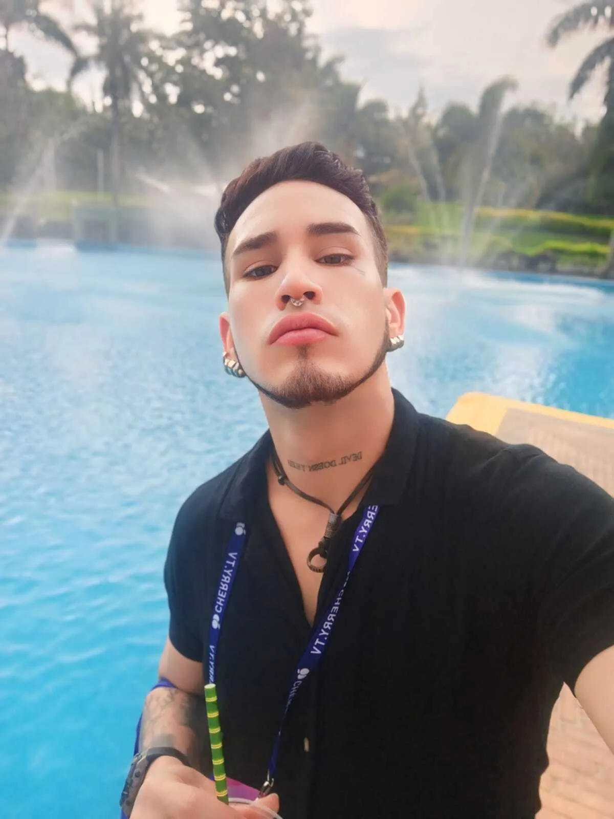 Performer Swinger_Couplee Photo 3