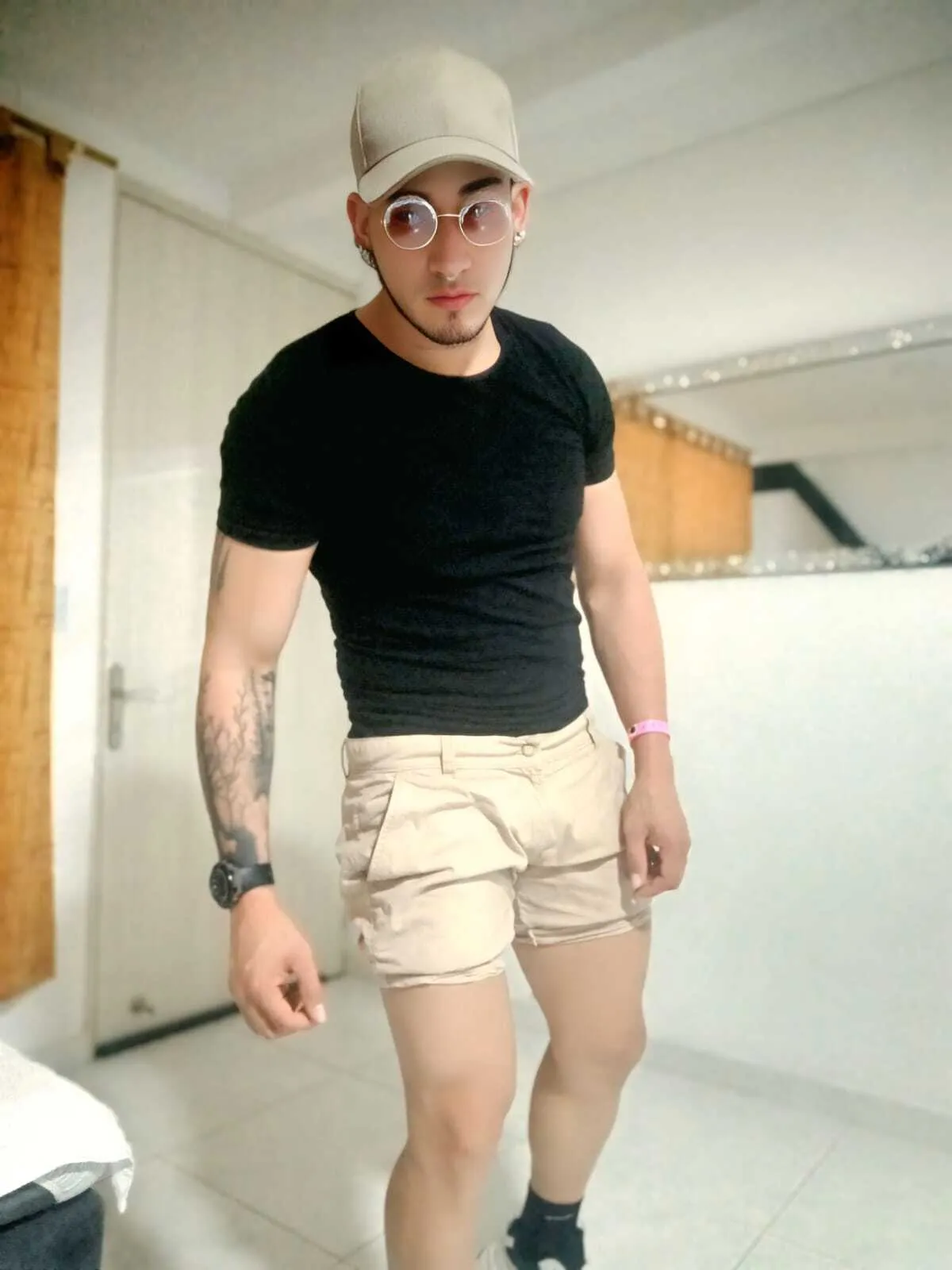 Performer Swinger_Couplee Photo 5