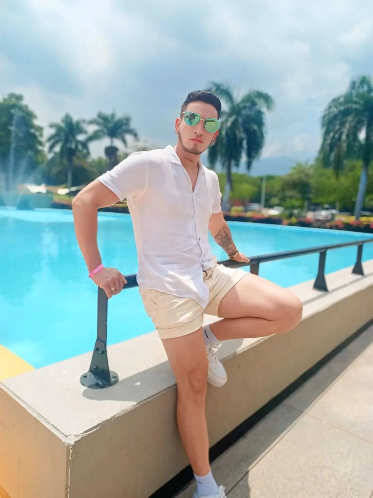 Performer Swinger_Couplee Photo 6